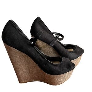 Steve Madden Black Open Toe with Shimmery Gold  Supper Hight Heels Wedges Size:7